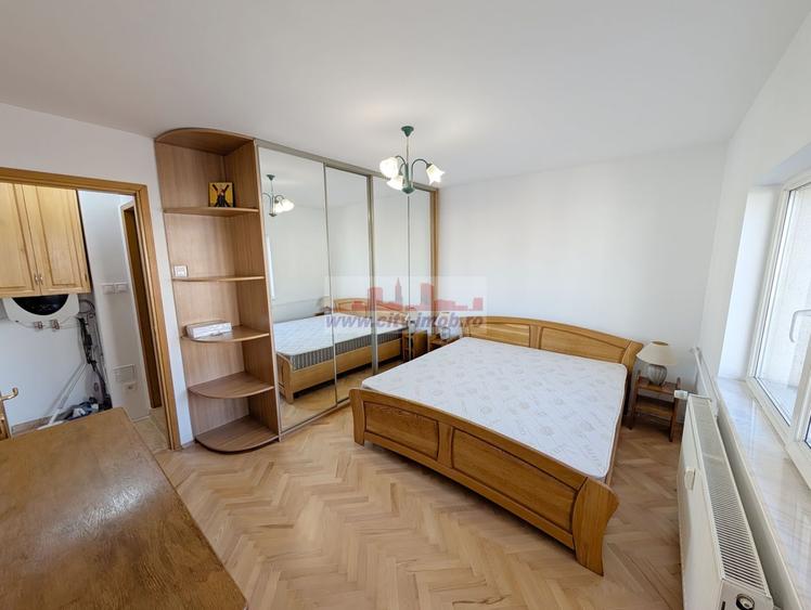 Apartament cu 2 camere decomandat în Victoriei