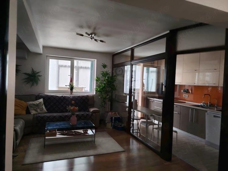 Apartament cu 4 camere decomandat în Titan