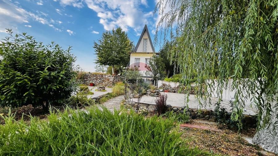 Casă individuală cu 4 camere cu Teren 959 Mp în Lăzăreni