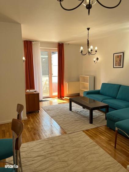Apartament cu 3 camere semidecomandat în Aviatorilor