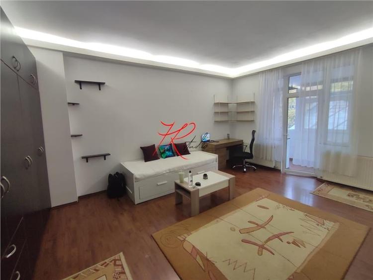 Casă cu 4 camere cu Teren 30 Mp în Universitate