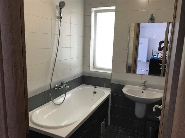 Apartament cu 2 camere semidecomandat, mobilat în Tractorul