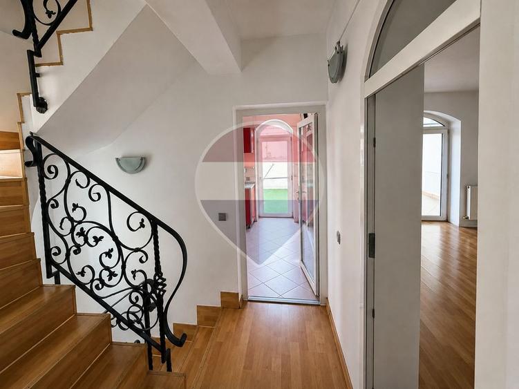 Casă individuală cu 6 camere cu Teren 150 Mp în Cotroceni