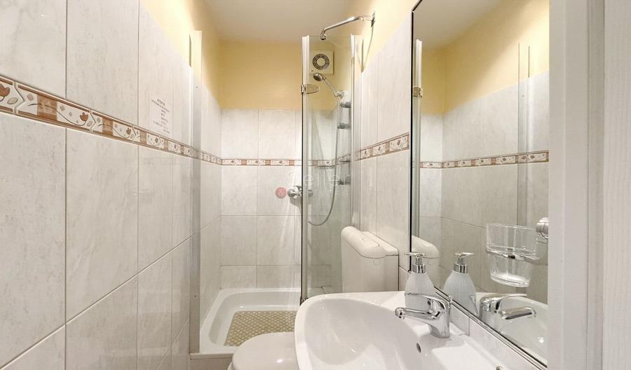 Apartament cu 4 camere decomandat, mobilat în Central