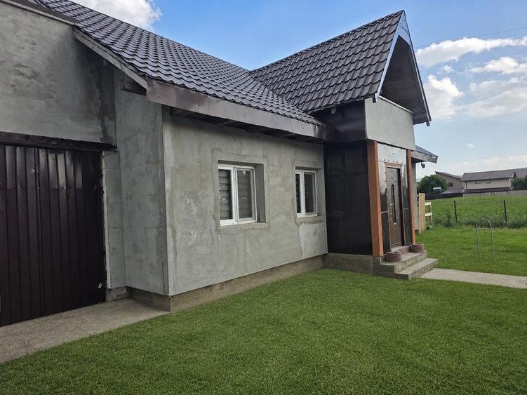 Casă cu 4 camere în Dancu