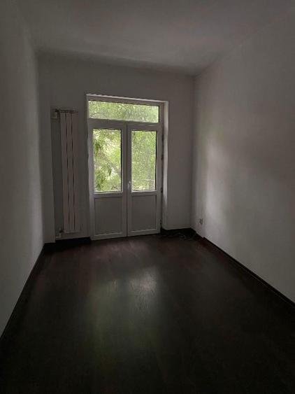 Apartament cu 4 camere semidecomandat în P-ța Romană