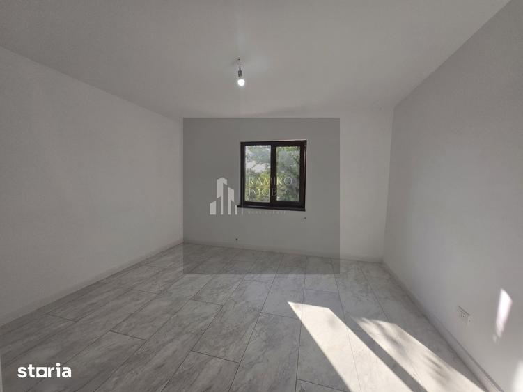 Casă cu 6 camere cu Teren 300 Mp în Central