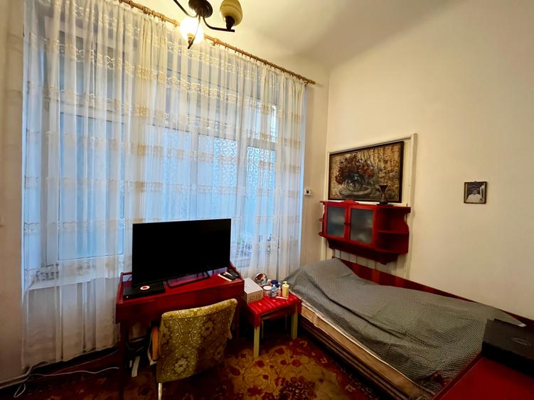 Apartament cu 3 camere semidecomandat în Calea Victoriei