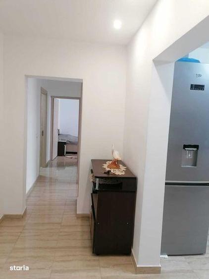 Apartament cu 3 camere decomandat în Micro 4