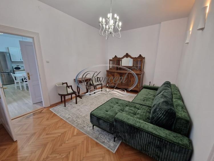 Apartament cu 3 camere semidecomandat, mobilat în Central