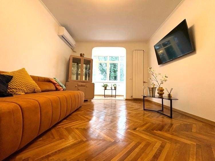 Apartament cu 3 camere decomandat, mobilat în Titan