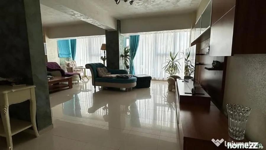 Apartament cu 3 camere decomandat în Peninsula