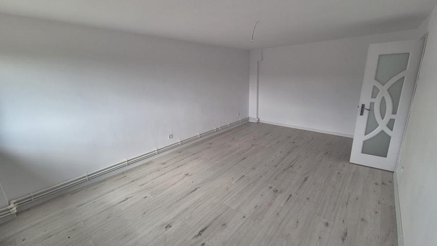 Apartament cu 4 camere în Cetate