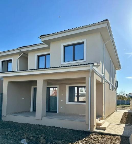 Casă individuală cu 5 camere cu Canalizare în Chișoda