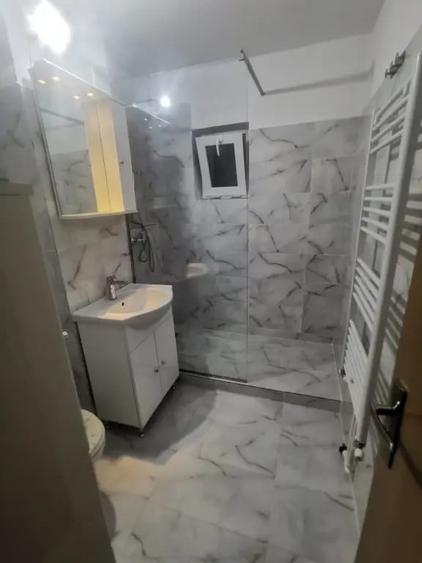 Apartament cu 2 camere decomandat în Rovine