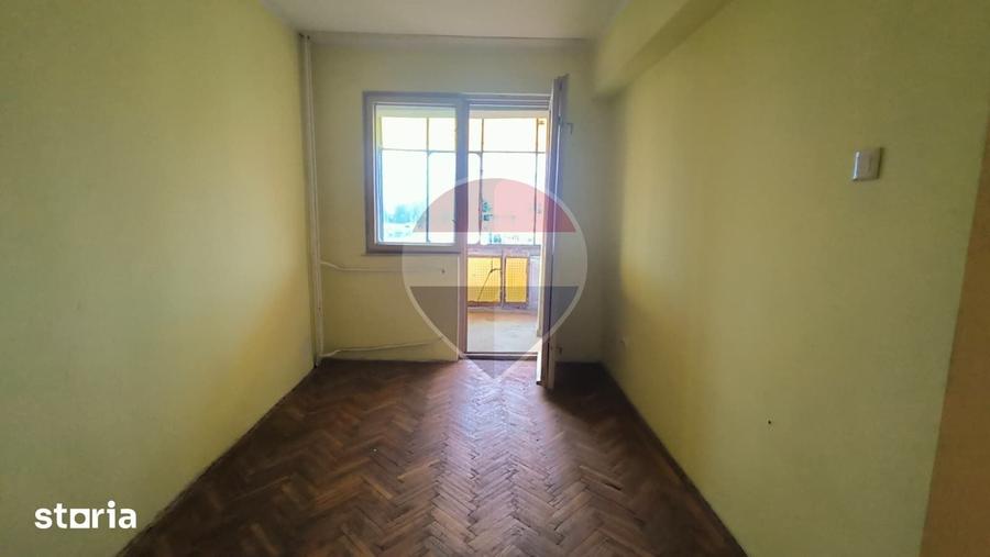 Apartament cu 3 camere decomandat în Micro 13