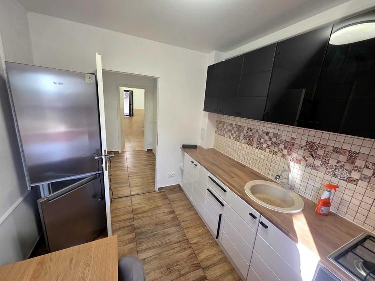 Apartament cu 2 camere decomandat în Lețcani