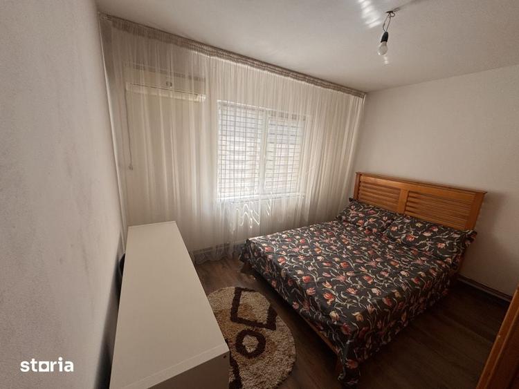 Apartament cu 3 camere decomandat în Craiovița Nouă