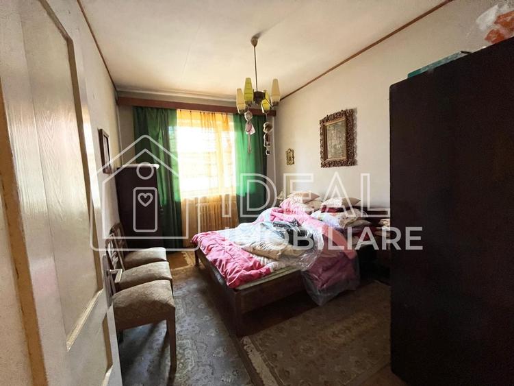 Casă individuală cu 7 camere cu Canalizare în Central
