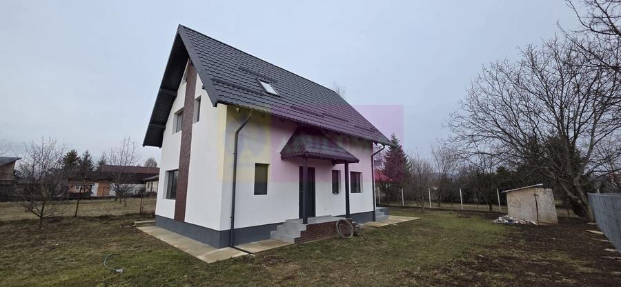 Casă individuală cu 4 camere cu Canalizare în Brebu