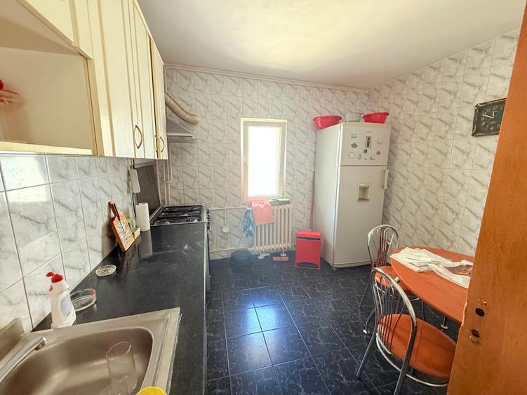 Apartament cu 4 camere decomandat în Pantelimon