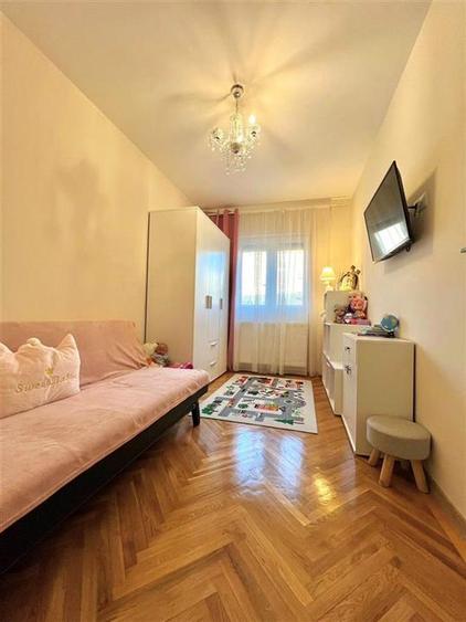 Apartament cu 3 camere decomandat în Rogerius