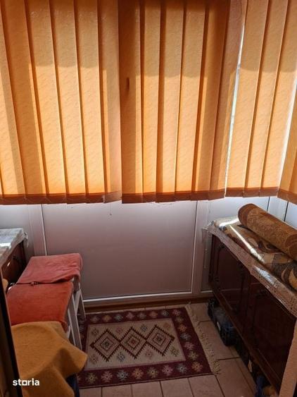 Apartament cu 2 camere semidecomandat în Craiovița Nouă
