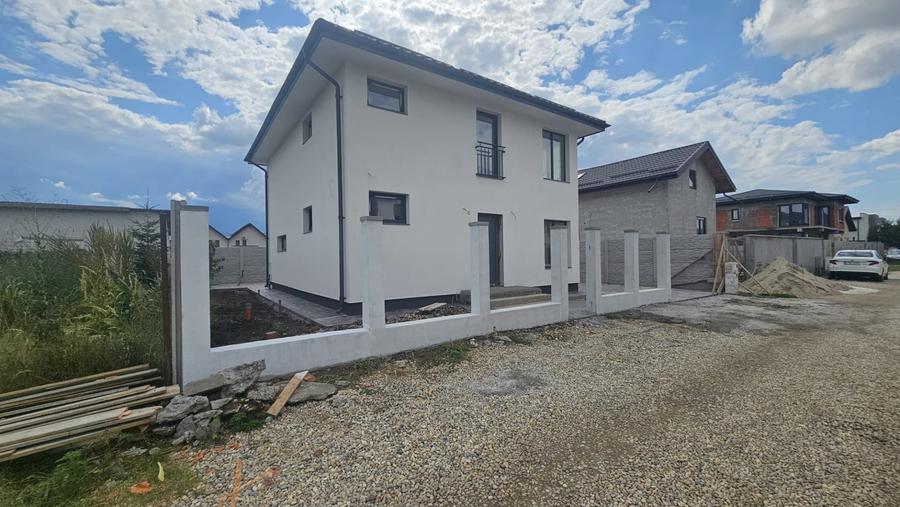Casă individuală cu 4 camere cu Teren 270 Mp în Berceni
