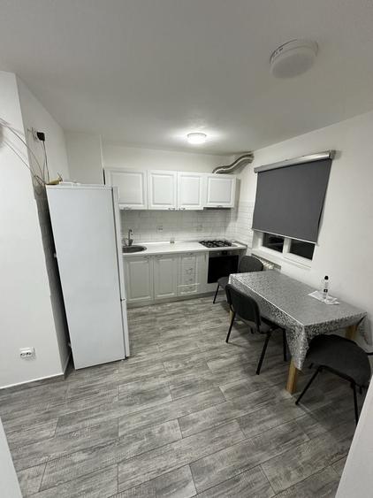 Apartament cu 3 camere decomandat în Drumul Taberei