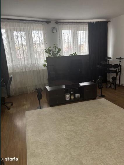 Casă cu 4 camere cu Teren 400 Mp în Craiovița Nouă
