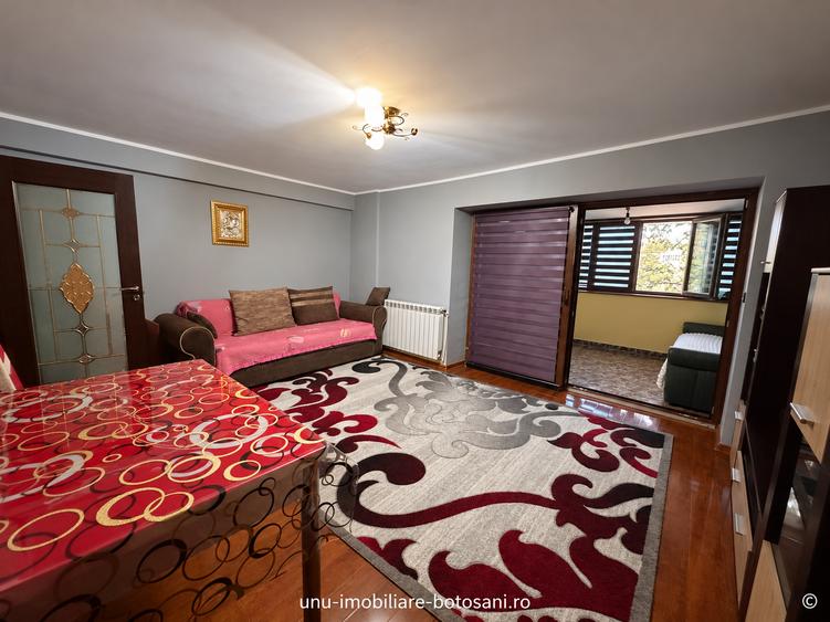 Apartament cu 3 camere decomandat în Central
