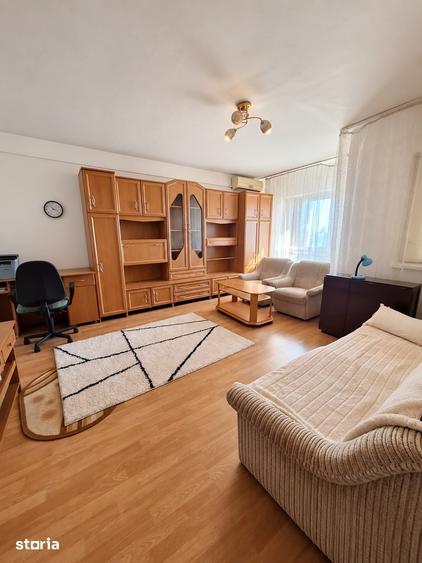 Apartament cu 3 camere decomandat în Siloz