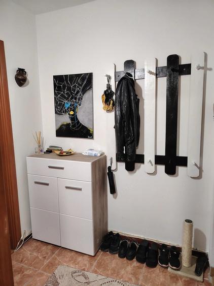 Apartament cu 4 camere semidecomandat în Exterior Vest