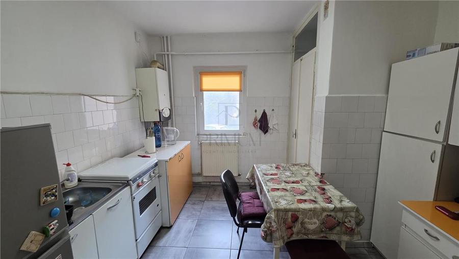 Apartament cu 3 camere decomandat în Complex Studențesc