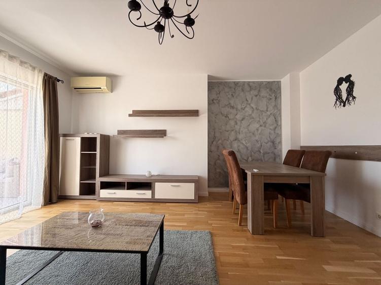 Apartament cu 3 camere semidecomandat, mobilat în Nord