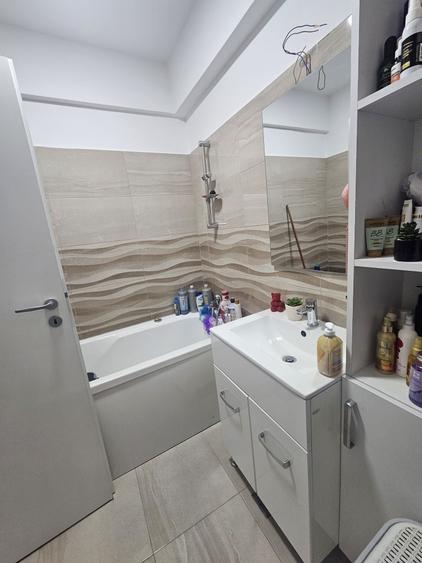 Apartament cu 3 camere decomandat în Olteni
