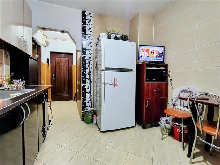 Garsonieră decomandată în Titan