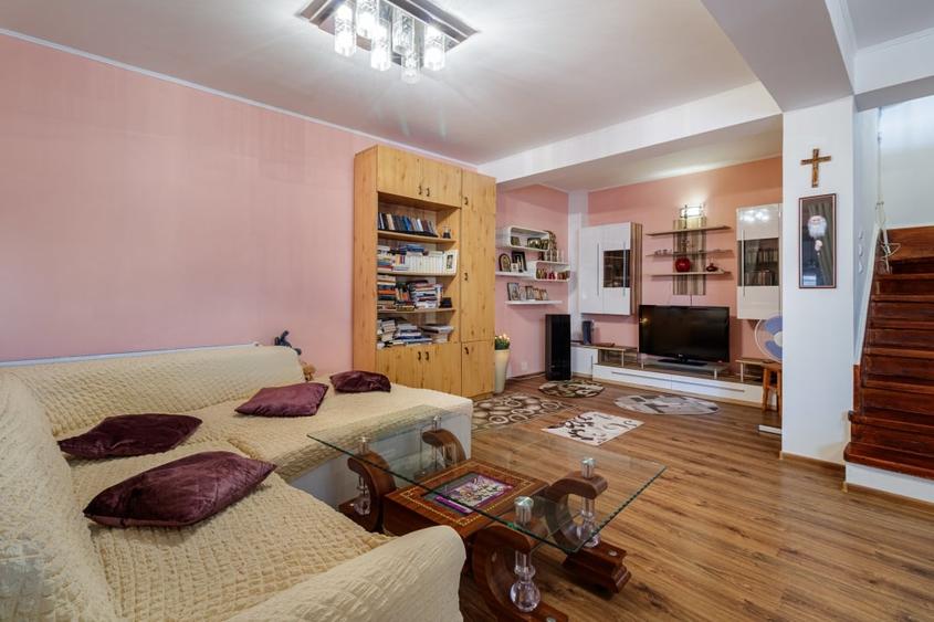 Duplex cu 4 camere cu Canalizare în 1 Decembrie