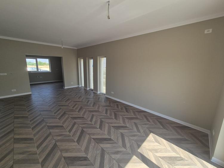 Duplex cu 4 camere cu Canalizare în Vladimirescu