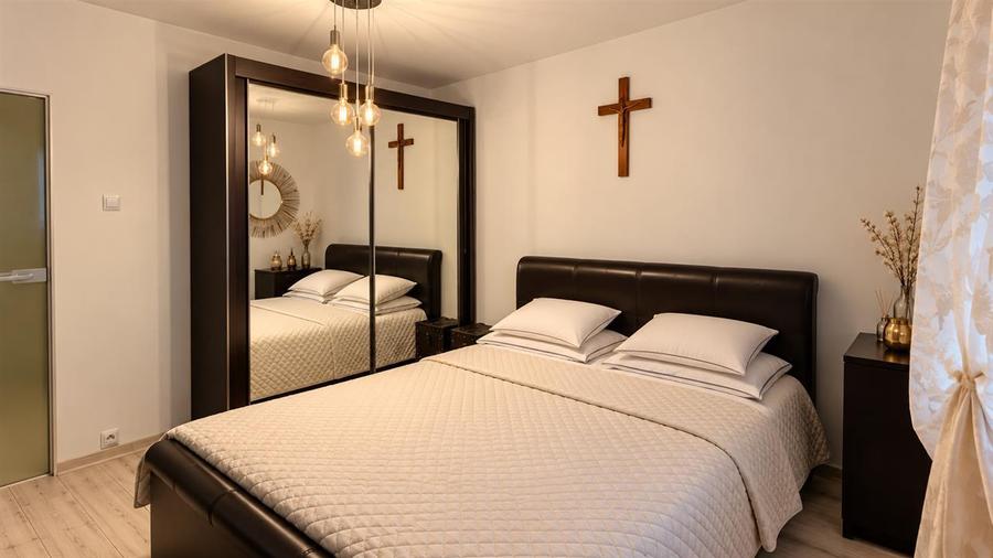 Apartament cu 3 camere decomandat în Răcădău