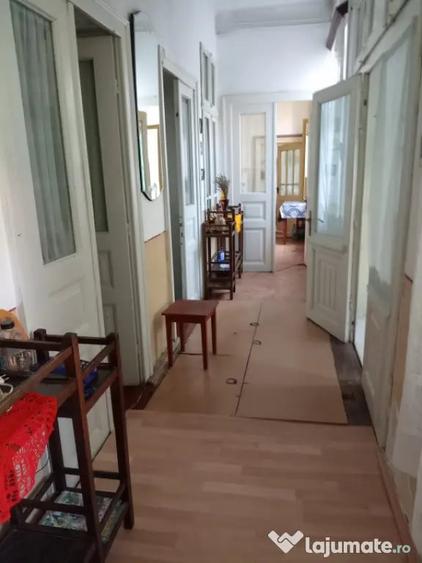 Casa de vanzare3 dormitoare, 2 livinguri,ideala ?i pe - 8