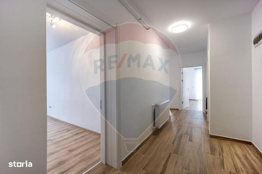 Apartament cu 3 camere decomandat în Cristian