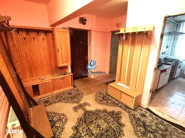 Apartament cu 3 camere decomandat în Sud