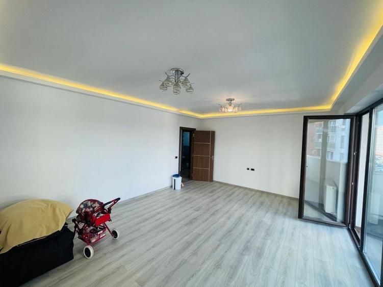 Apartament cu 3 camere decomandat în Exterior Vest