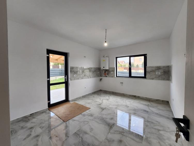 CASA DE VANZARE, 4 CAMERE 2 BAI SI MAGAZIE , VALEA ADANCA- 5 DRUMURI - 4