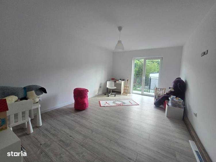 Casă cu 4 camere în Tăuți