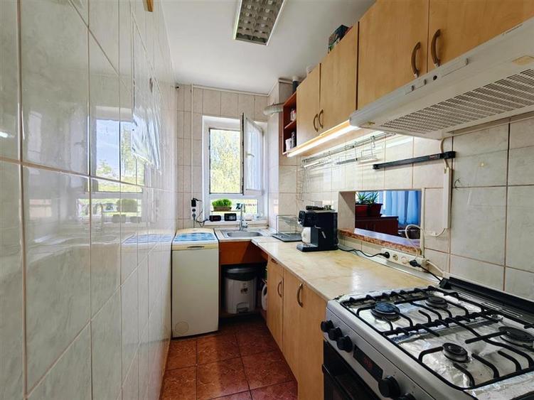 Apartament cu 3 camere semidecomandat în Florilor