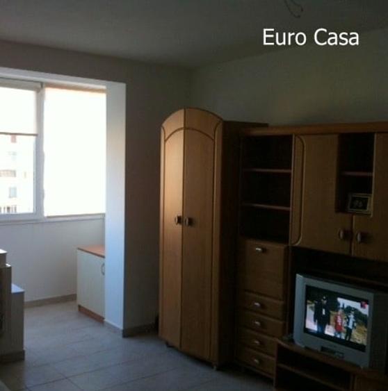 Apartament cu 2 camere semidecomandat în Craiovei