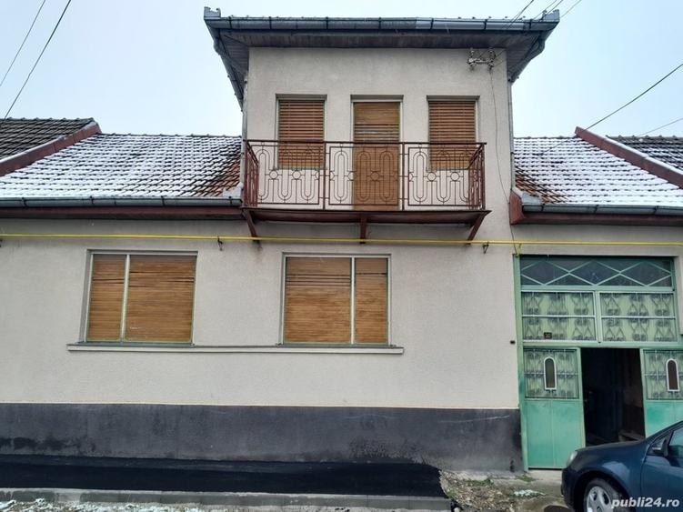 Casă cu 6 camere cu Teren 110 Mp în Central
