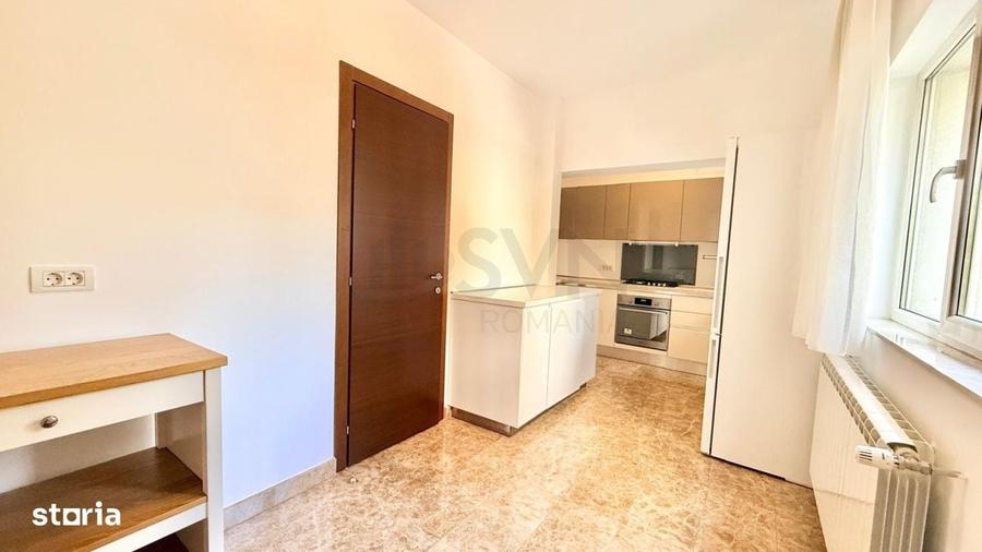 Apartament cu 4 camere decomandat în Polonă